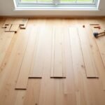 aligning laminate plank edges